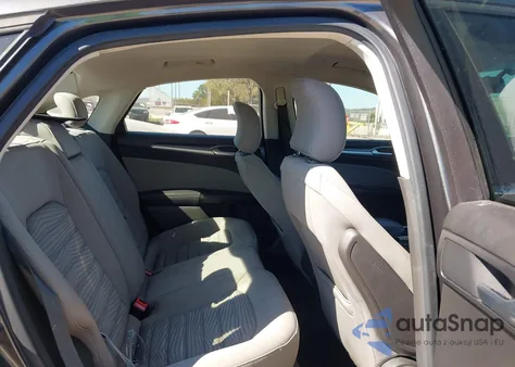 2016 Ford Fusion S z USA, uszkodzony, nr VIN 3FA6P0G70GR354609